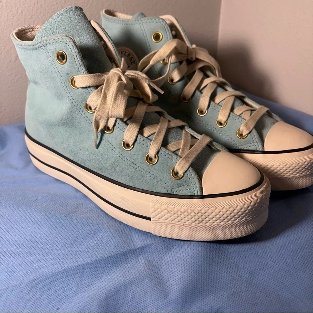Chuck Taylor All-Star platform high-top sneakers blue suede, like new! Size 8